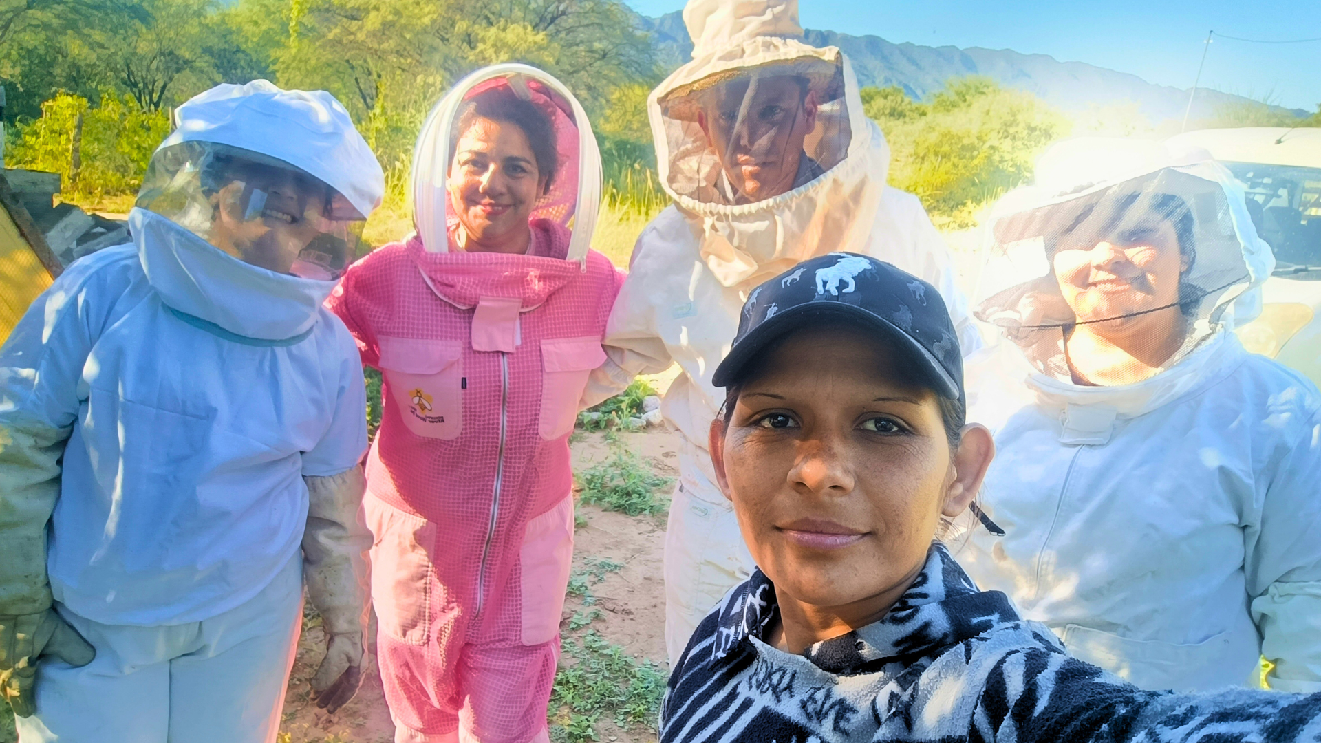 En este momento estás viendo Api Tech 4E fortalece la apicultura junto a Red Mujeres Rurales